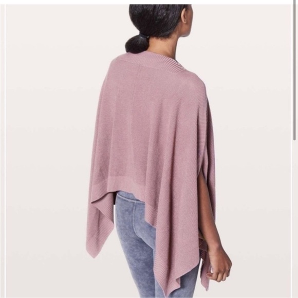 Lululemon Forward Flow 2 Way Cape Poncho Scarf in Vintage Mauve One Size - Picture 3 of 10